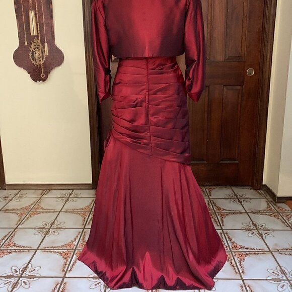 Elegant Designer Formal Dress w/ Coat – Holiday & Wedding Ready! - Picture 8 of 13